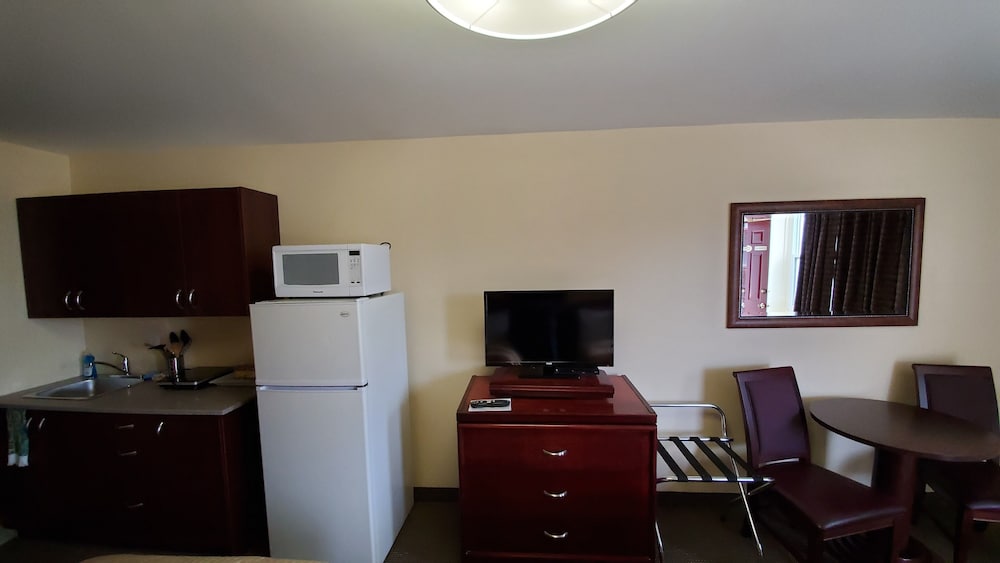 Room with 2 Double Beds Kitchenette  Double Occupancy Rate: add 10$ extra for each additional person photo 1