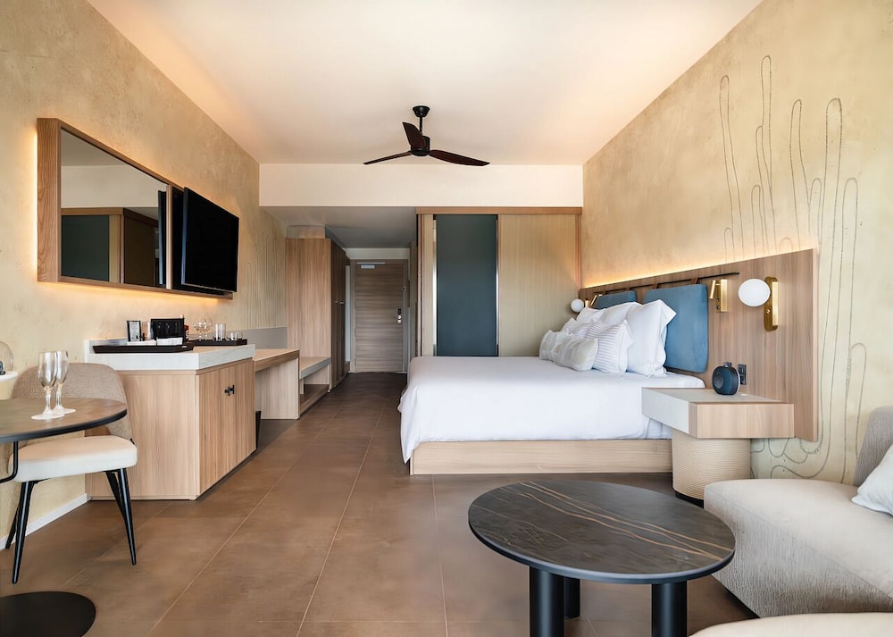 Preferred Club Junior Suite Ocean View King