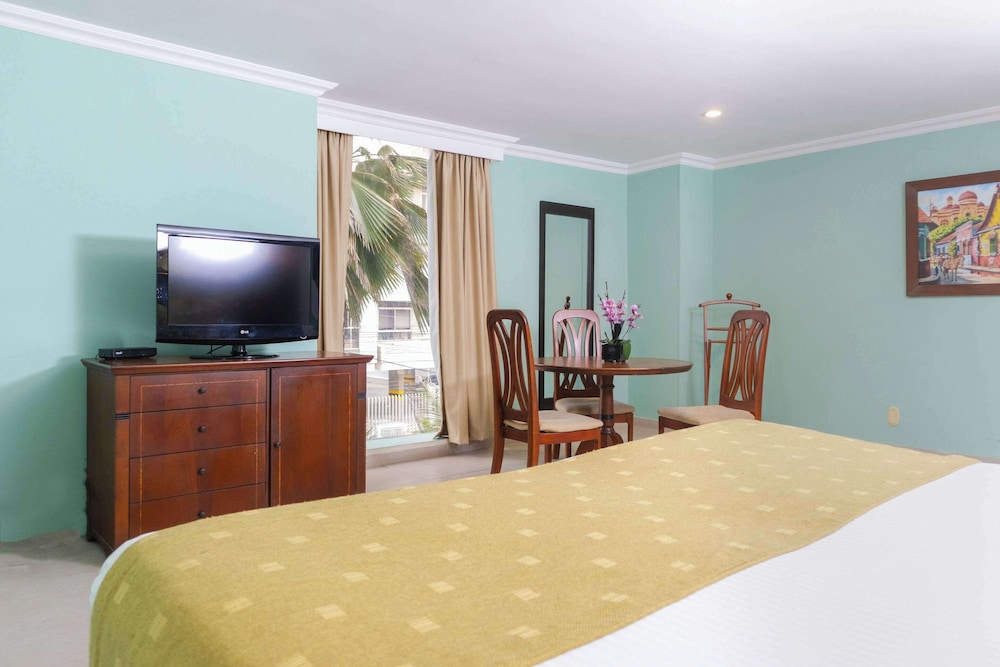 Junior Suite, 1 King Bed, Non Smoking - Photo 4