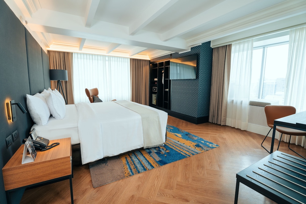 Exclusive Room, 1 King Bed - Photo 2