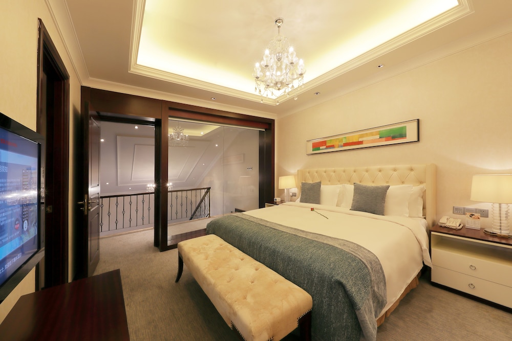 Basic Suite, Mezzanine photo 3