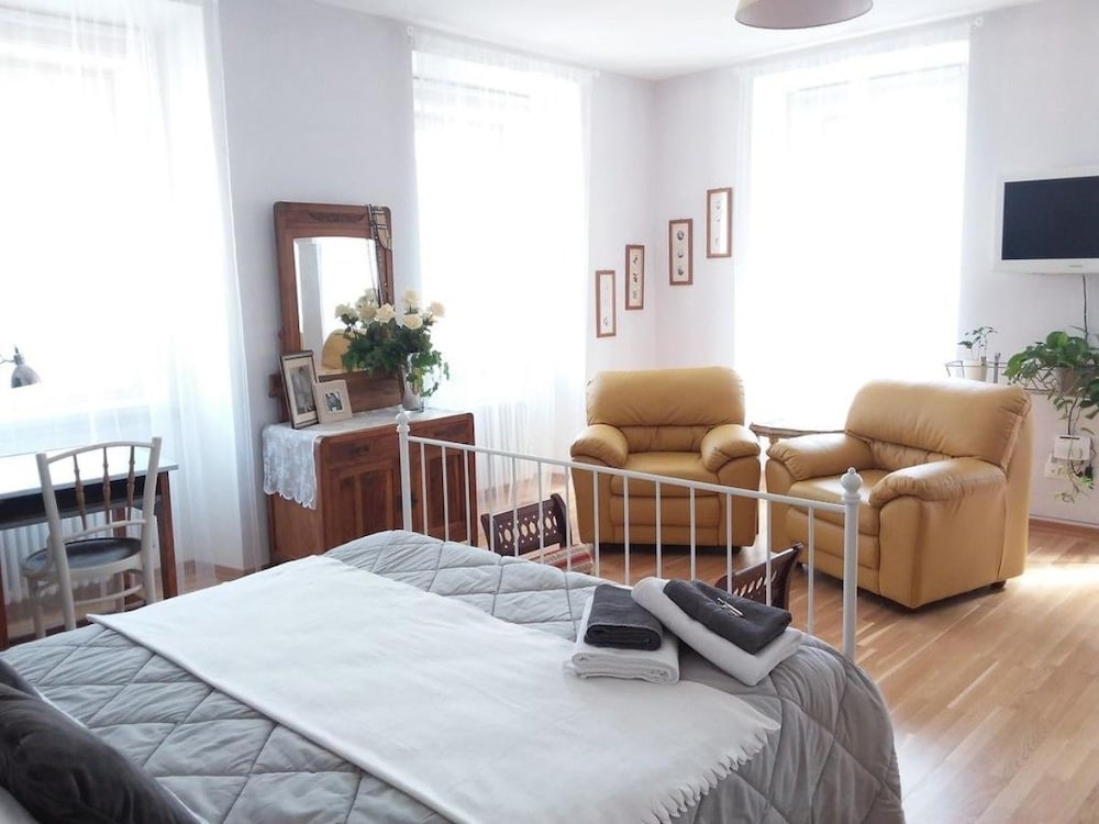 Deluxe Room, Shared Bathroom