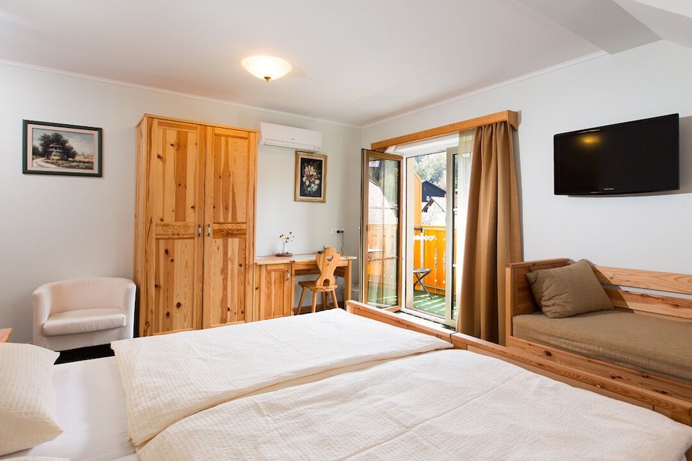 Basic Double Room, Balcony photo 2