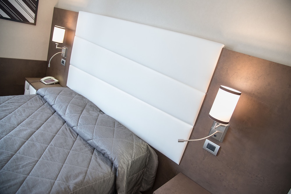 Double Room Single Use, Sea View (Smart) - Photo 3