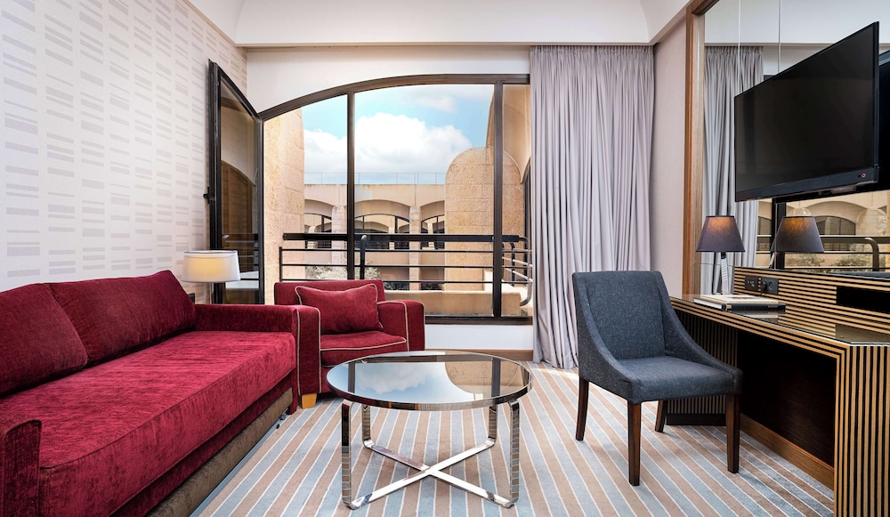 Executive Suite, Club Lounge Access photo 1