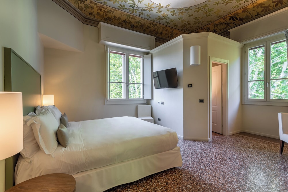 Grand Room photo 2