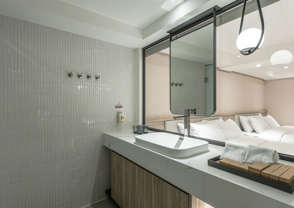 Superior Quadruple Room - Photo 7