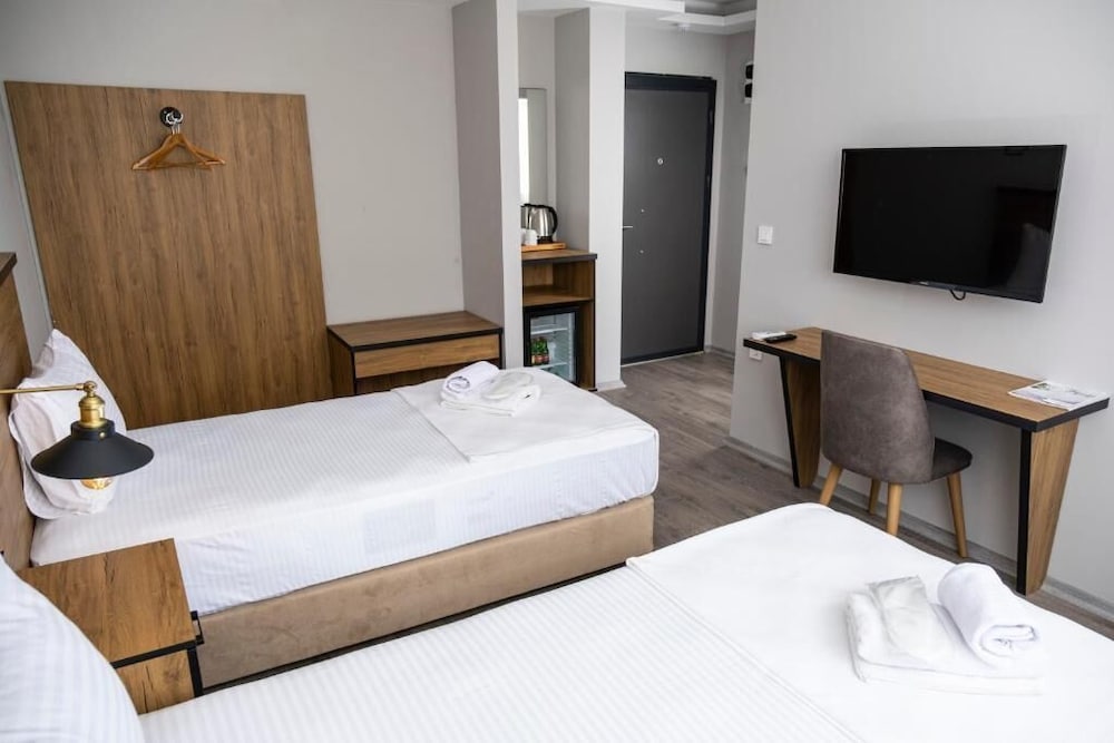 Standard Twin Room - Photo 12