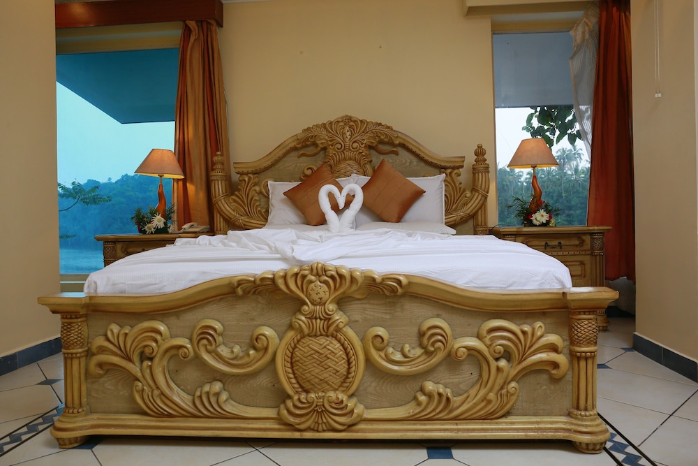 Royal Suite photo 2