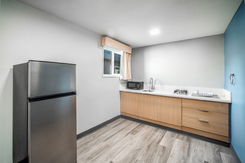 Deluxe Double Room, Kitchenette photo 3