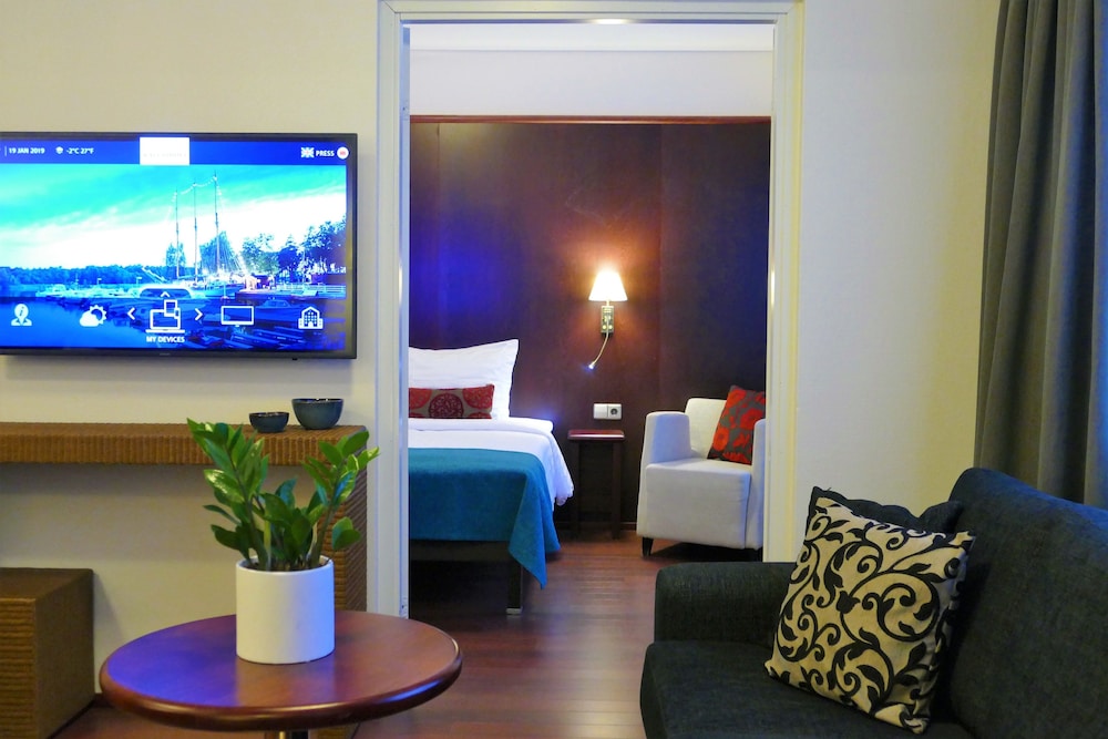 Suite, 1 King Bed, Sauna photo 3