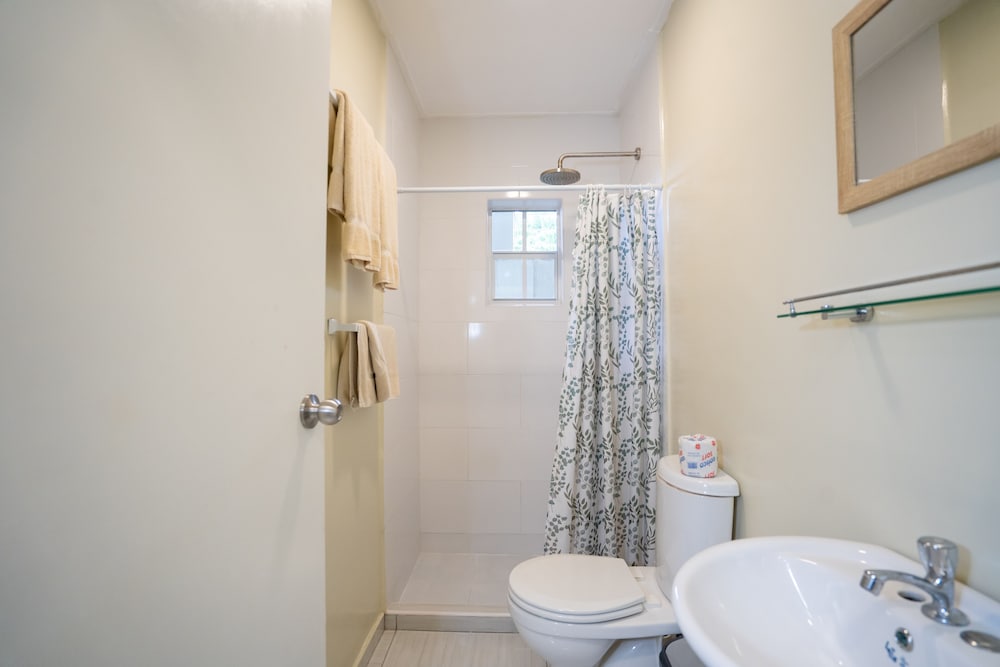 Standard Room, 1 Bedroom, Non Smoking, Pool View - Photo 9