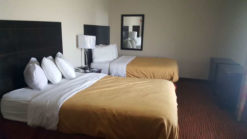 Room, 2 Queen Beds, Accessible, Non Smoking - Photo 1
