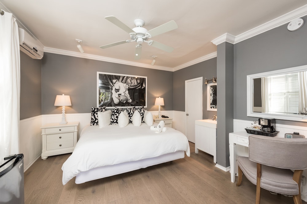 Standard Room, 1 King Bed, Balcony, Poolside (Room 5)