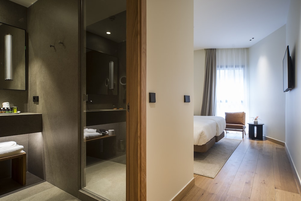 Comfort Room - Photo 3
