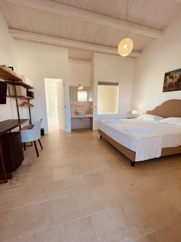 Deluxe Double or Twin Room photo 1