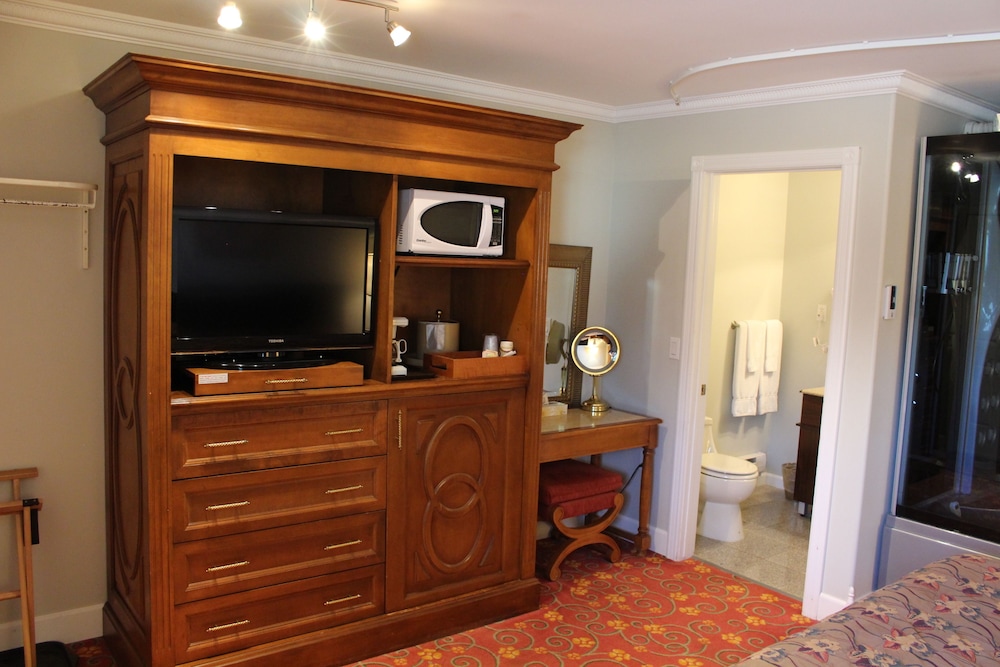 Room, 1 King Bed, Jetted Tub photo 2