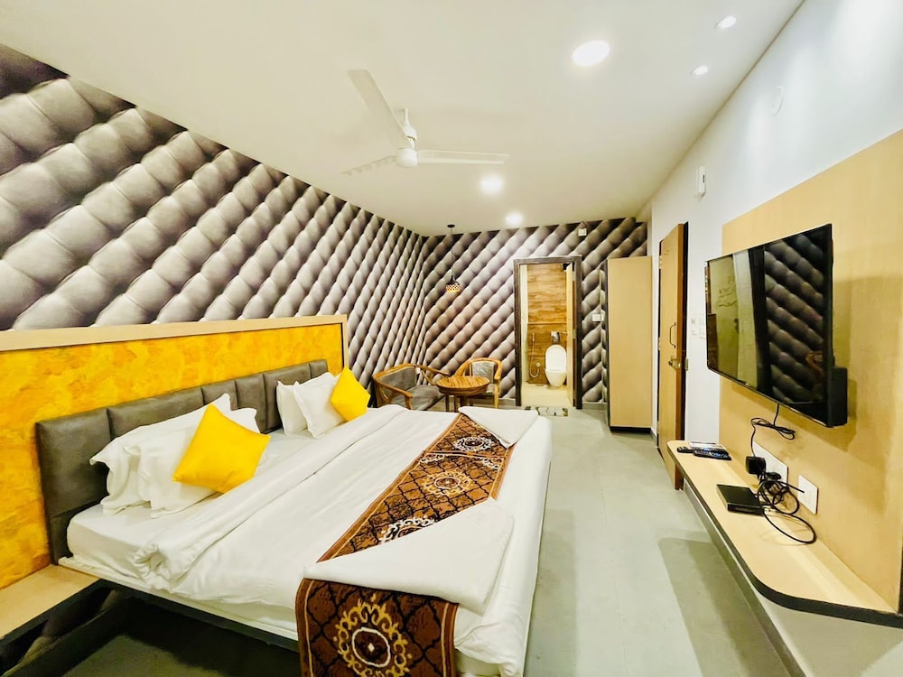 DELUXE ROOM - Photo 8