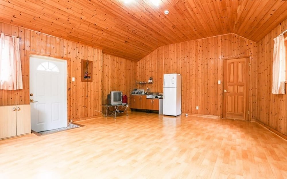 Room (No 1) photo 2