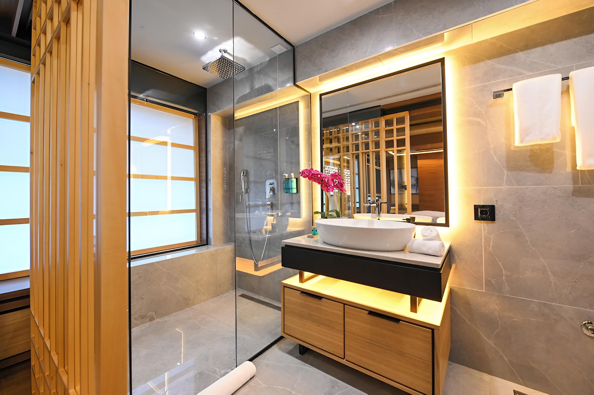 Deluxe Double Room - Photo 11