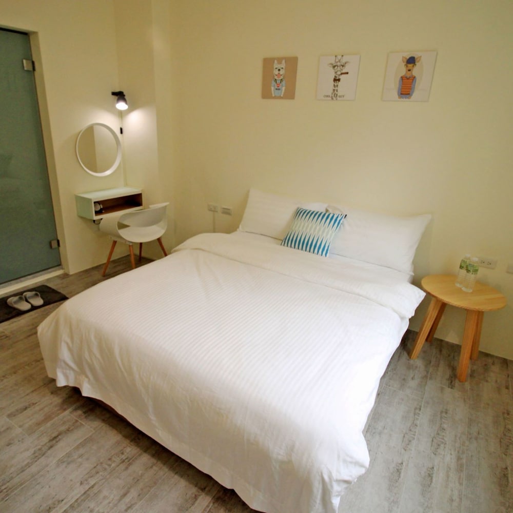 Economy Suite (No TV) photo 1