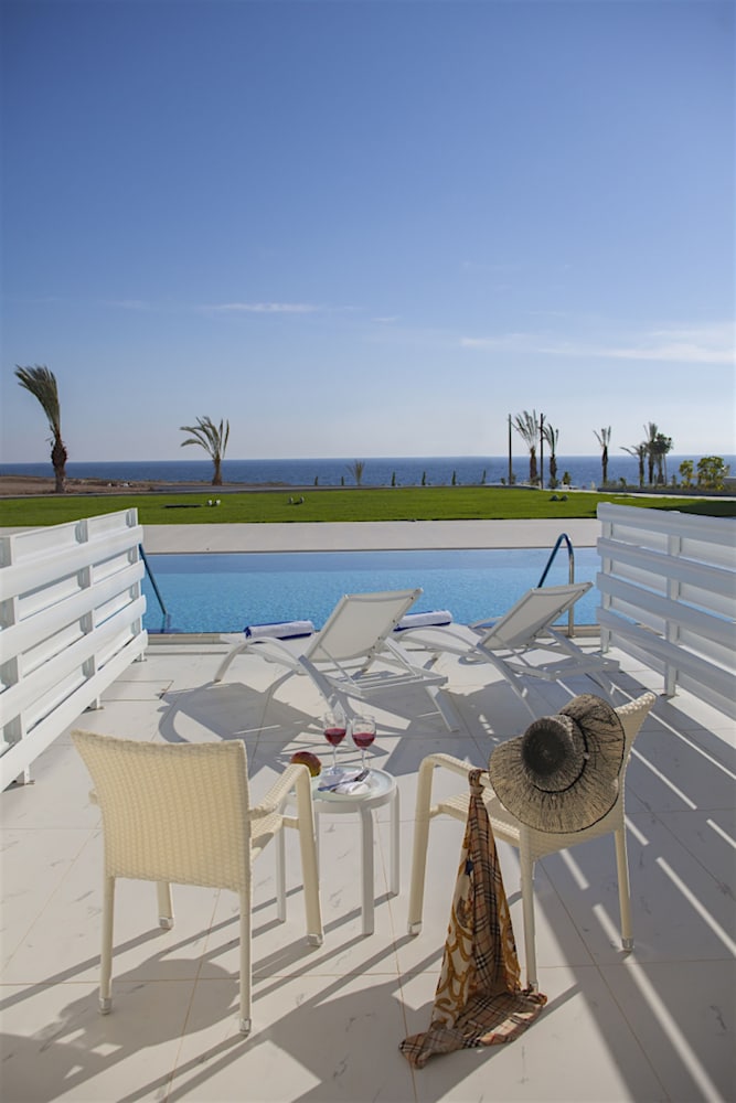Double or Twin Room (Swim Up)
