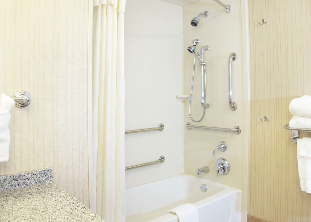 Suite, 2 Queen Beds, Accessible, Bathtub photo 2