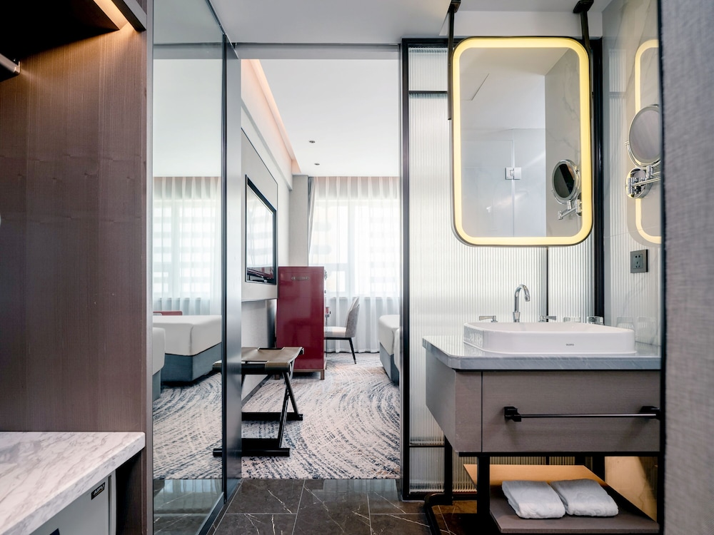 Superior Twin Room, 2 Twin Beds(with Dyson hairdryer) - Photo 2