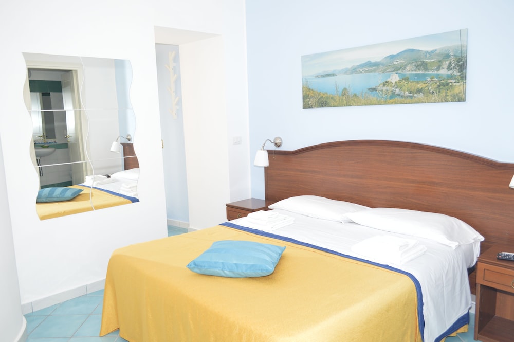 Deluxe Double Room, Balcony photo 1