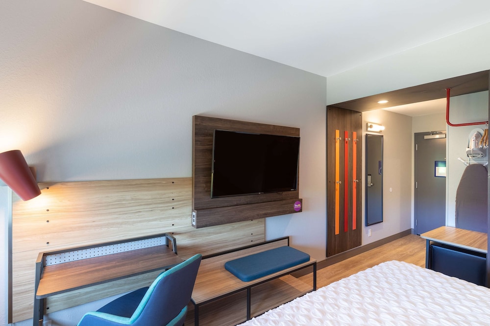 Room, 1 King Bed, Accessible (Hearing) - Photo 2