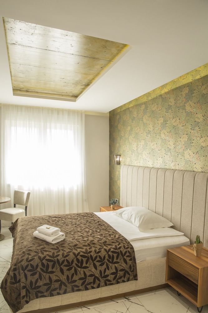 Standard Double or Twin Room - Photo 1