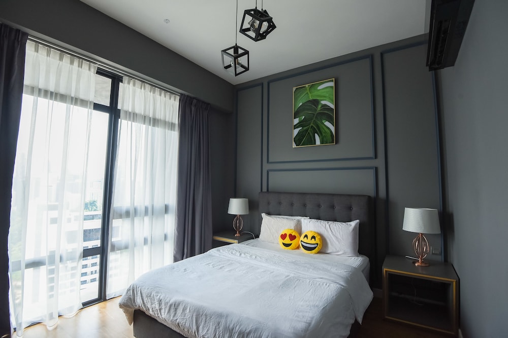 Standard Quadruple Room, City View