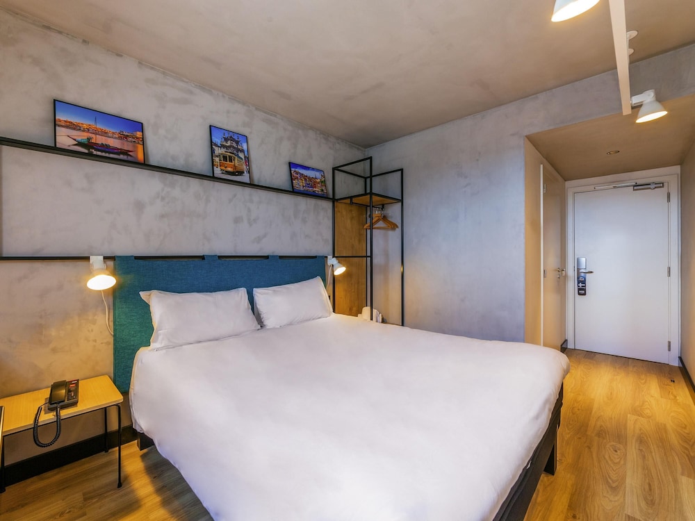 Suite, 1 Double Bed with Sofa bed thumbnail 5