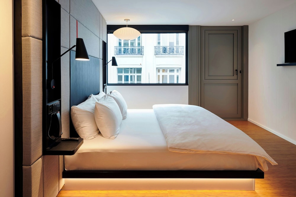 Room, 1 King Bed (Mobility Accessible, Roll-In Shower)
