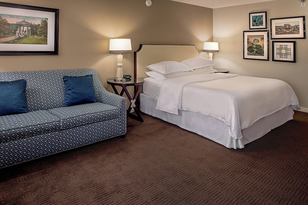 Premium Room, 1 King Bed with Sofa bed - Photo 3