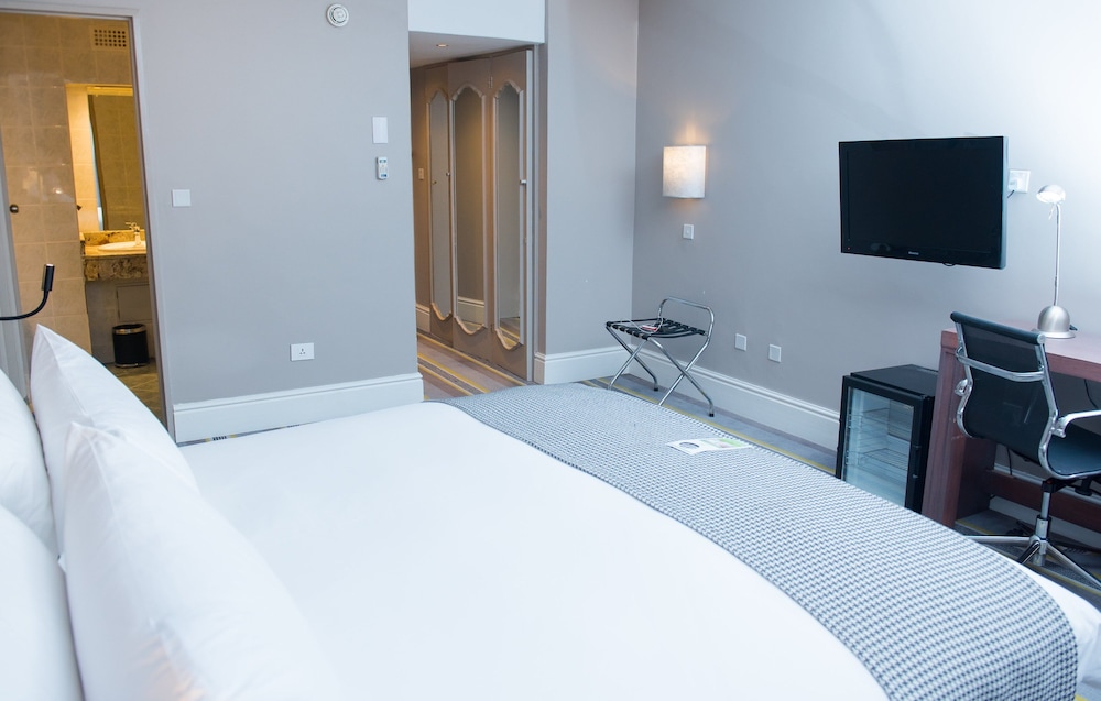 Standard Room, 1 King Bed, Accessible - Photo 7