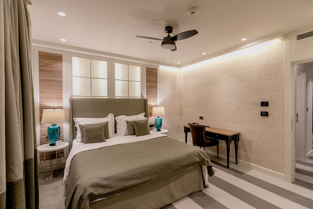 Suite, 1 Bedroom, Partial Sea View photo 1