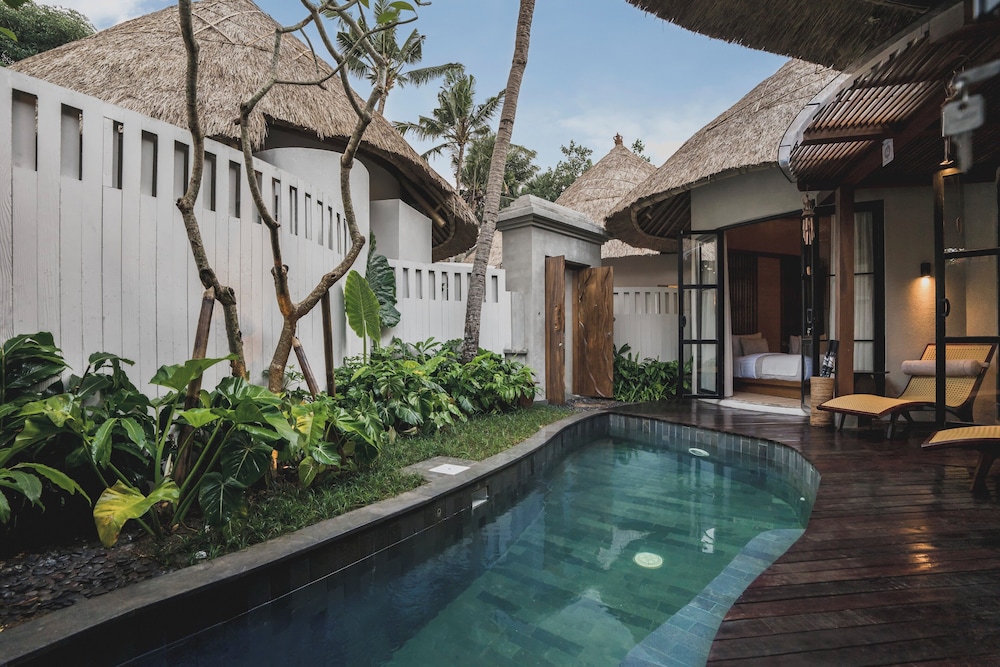 Grand Two Bedroom Villa with Private Pool - Photo 8