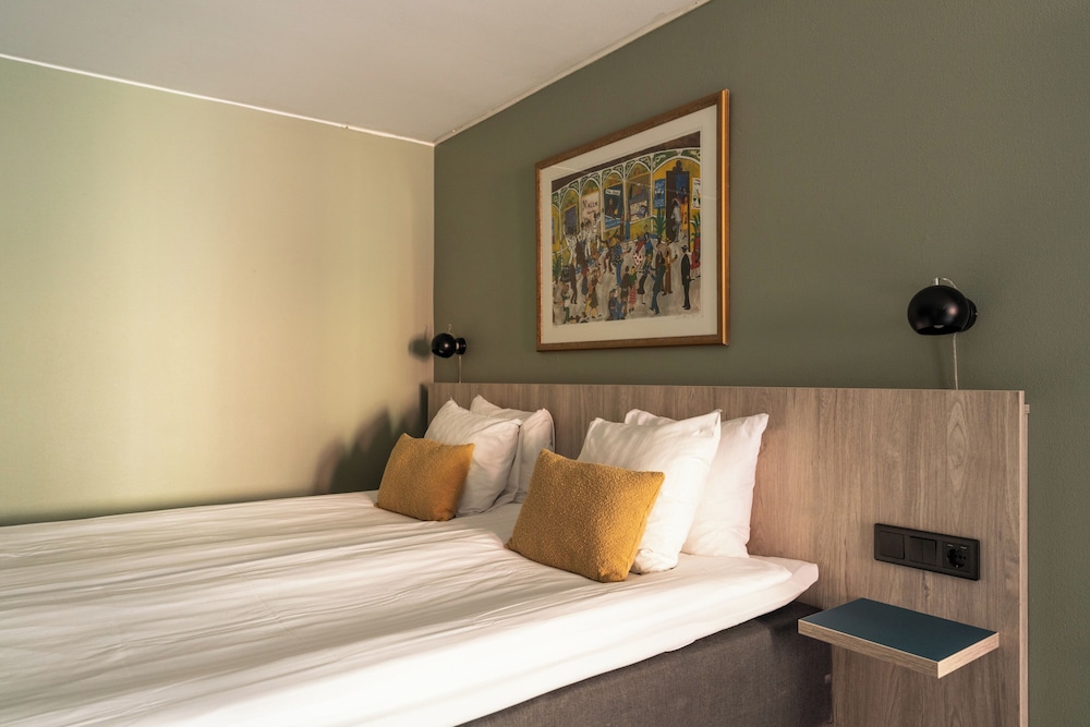 Family Room, Multiple Beds, Non Smoking (with Sofabed) thumbnail 5