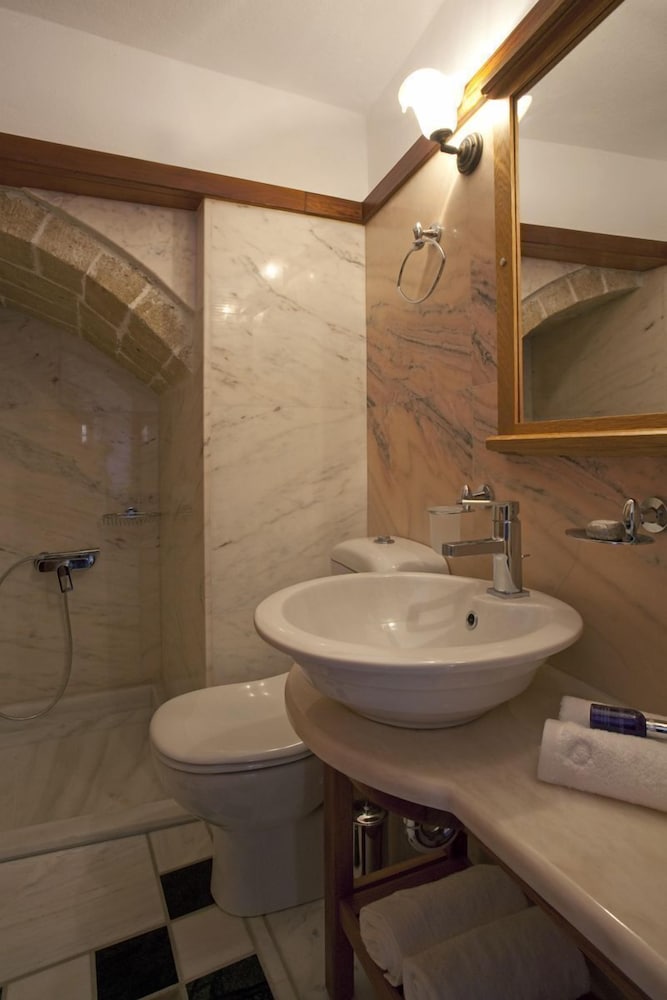 Deluxe Suite, 1 Bedroom - Photo 3