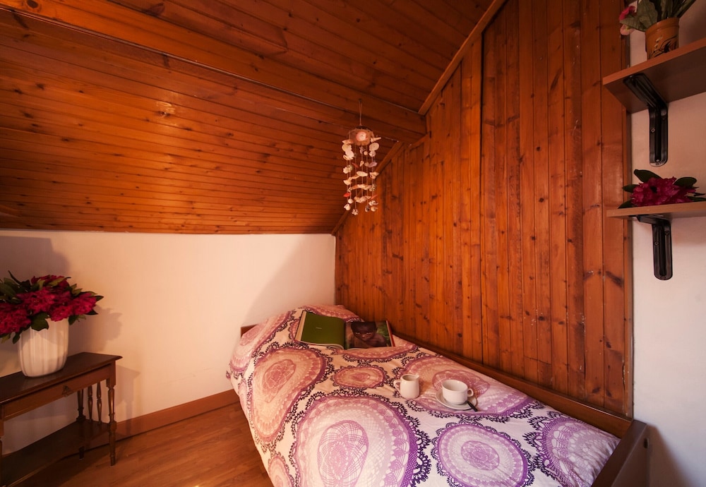 Family Apartment, Multiple Bedrooms, 2 Bathrooms (Rododendro Rosso)