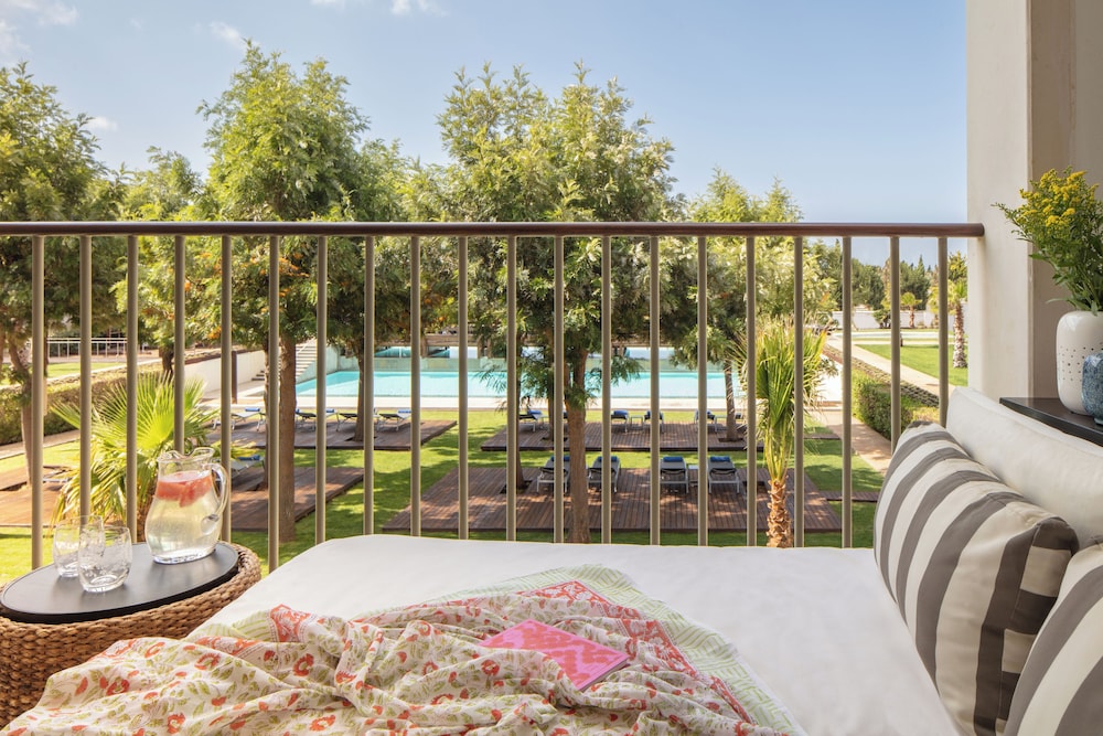 Deluxe Room, 1 King Bed, Balcony, Pool View - Photo 3