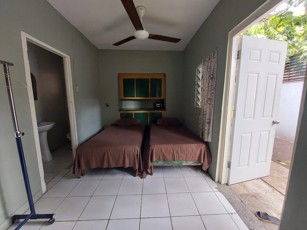 Basic Twin Room (No A/C) photo 1