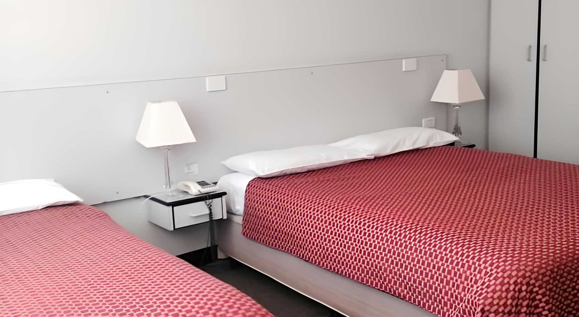 Standard Room, Non Smoking, Kitchenette (Standard Double + Single) photo 2