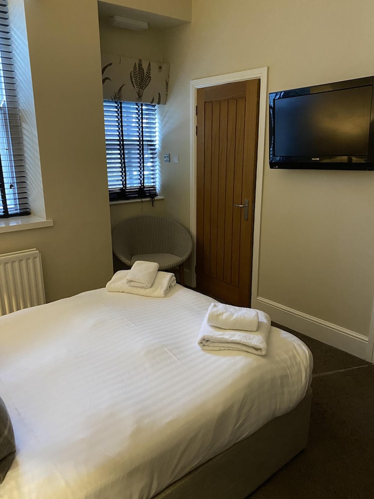 Basic Double Room, Ensuite (Small) photo 1