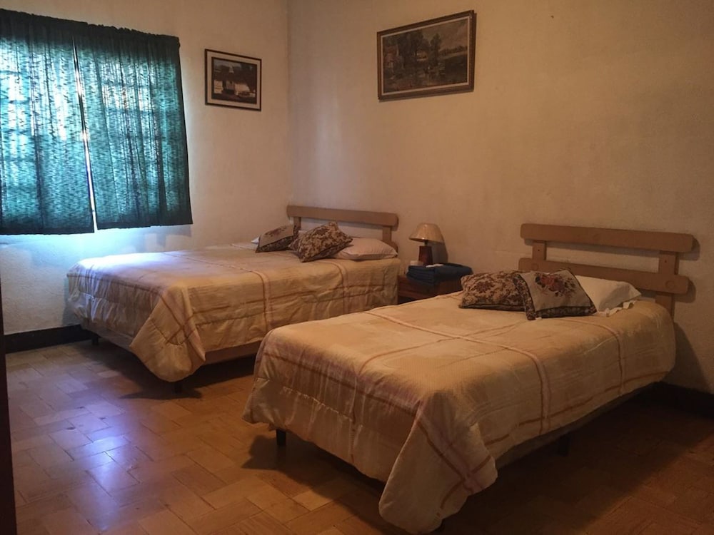 Double Room, Multiple Beds, Non Smoking photo 3