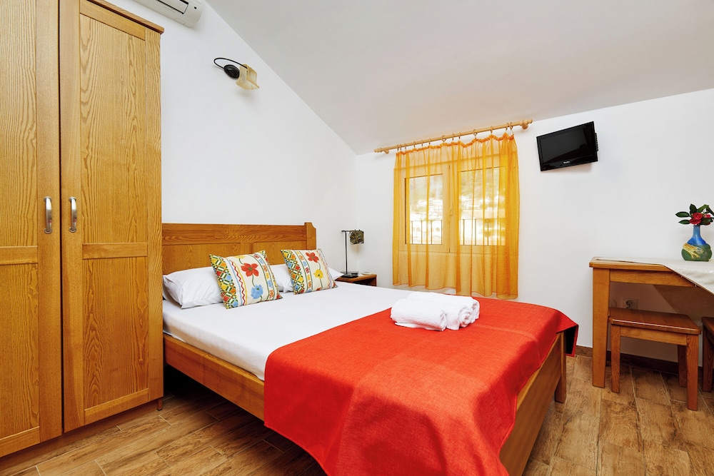Standard Studio, 1 Queen Bed