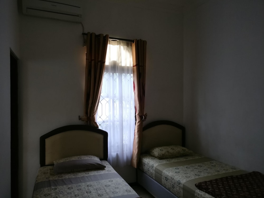 Economy Twin Room photo 1