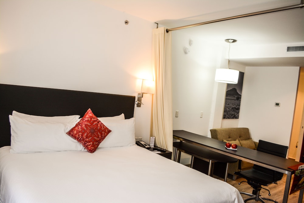 Superior Studio, 1 King Bed photo 1