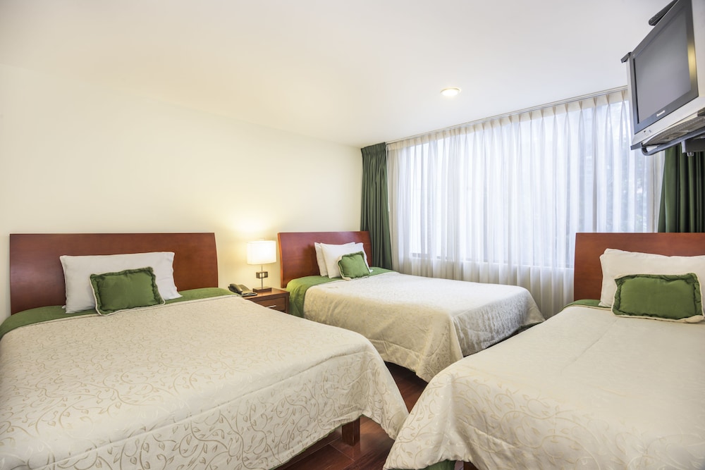 Standard Triple Room, City View photo 2